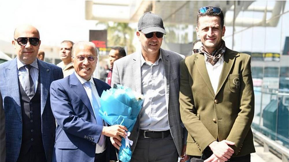 بعثة الجيش الملكي تحط الرحال بالقاهرة لمواجهة بيراميدز في ربع نهائي دوري الأبطال