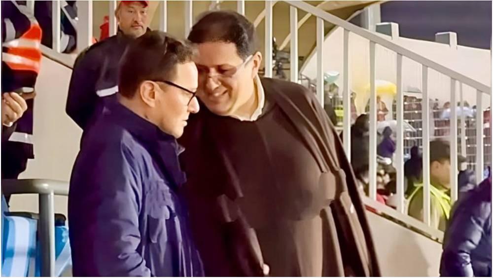 تجاهل آيت منا لتحذيرات الجماهير وتمسكه ببنهاشم يكلف الوداد الإقصاء من كأس الكونفدرالية