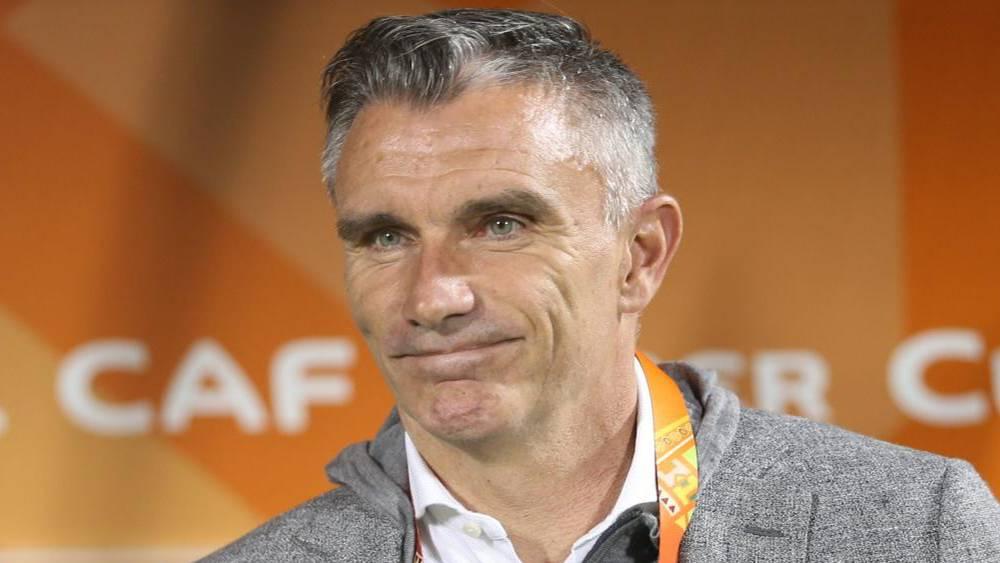 في آخر تجاربه التدريبية قبل اتفاقه مع أيت منا.. كارتيرون تلقى 10 هزائم في 13 مباراة بينها سقوط ثقيل (8-3 و5-0)