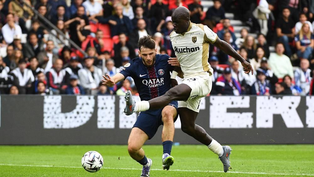 باريس سان جيرمان يطلب تأجيل مواجهة لانس ورابطة الدوري الفرنسي تحسم القرار