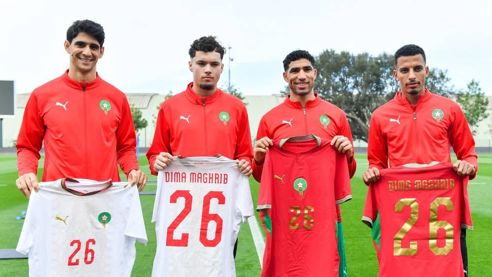 لاعبو المنتخب المغربي يقدمون القميص الجديد في كأس العالم 2026