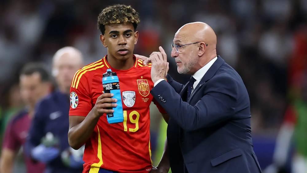 دي لافوينتي: "يامال يملك موهبة استثنائية ولهذا بذل الاتحاد الإسباني كل ما في وسعه لإقناعه باللعب مع 'لاروخا'"