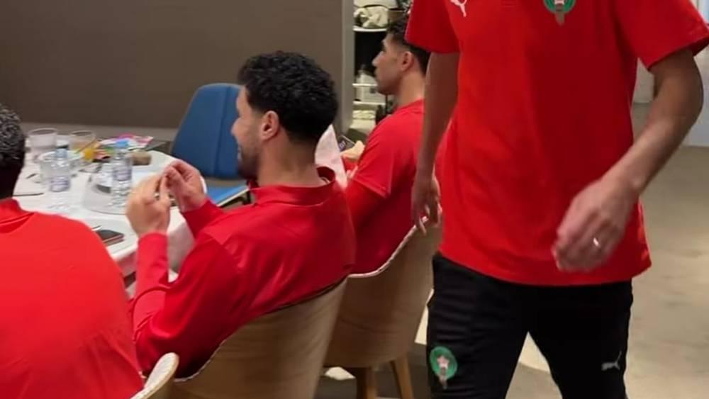 لغز المحمدي في معسكر “الأسود”.. حضور بلا استدعاء يثير التساؤلات