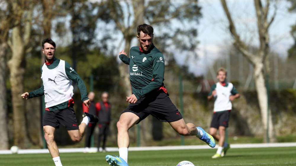 خيمينيز يقترب من الجاهزية الكاملة مع ميلان بعد مشاركته في مباراة تجريبية