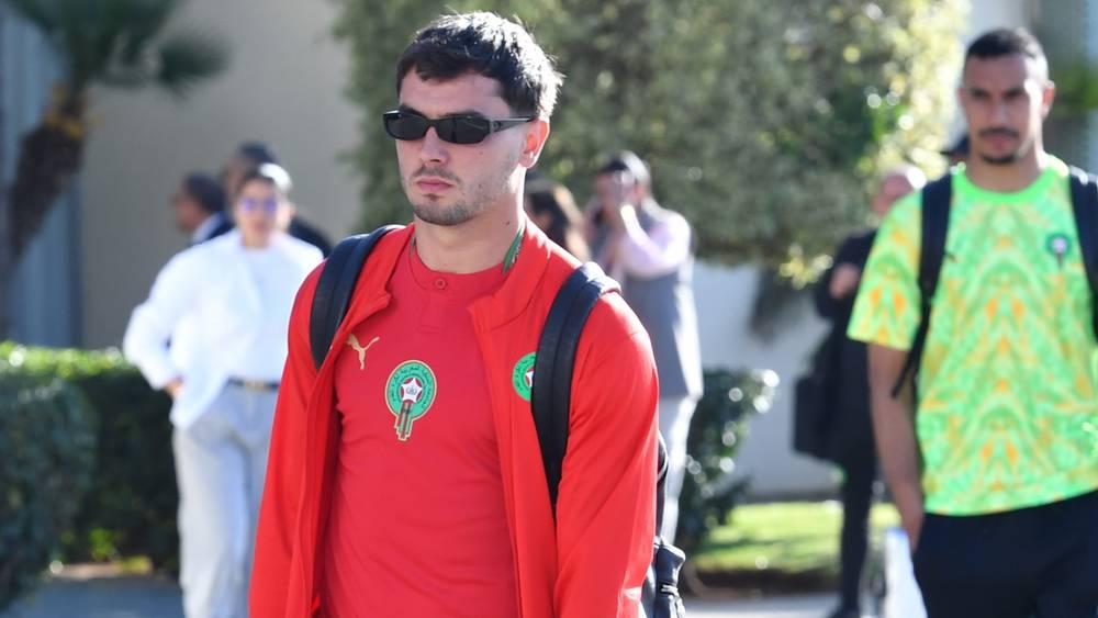 بعثة المنتخب المغربي تصل إلى لانس الفرنسية تأهبا لملاقاة باراغواي وديا