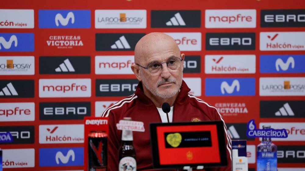 دي لافوينتي يؤكد بدء رحلة المونديال ويطالب الأندية باحترام المنتخب الإسباني