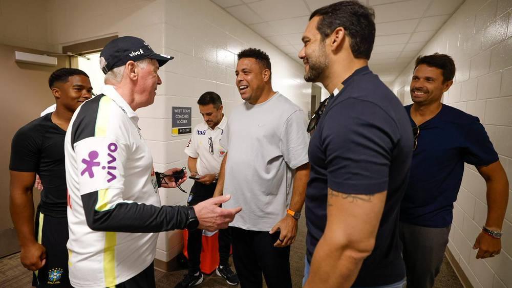 رونالدو: "البرازيل دائماً مرشحة للفوز بكأس العالم"