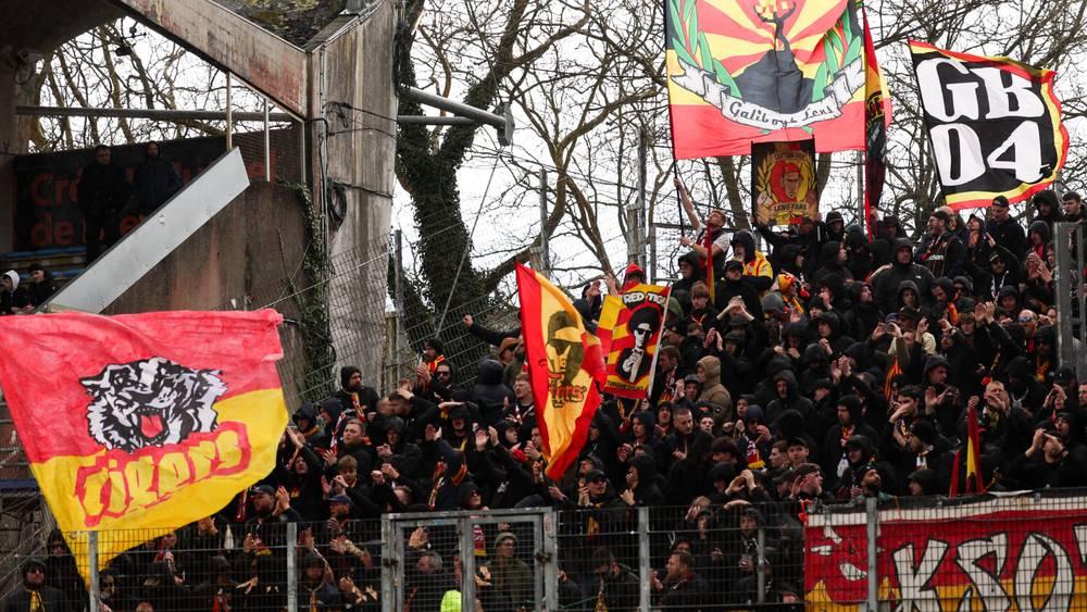 Lens Fans Protest French League Over PSG Match Postponement