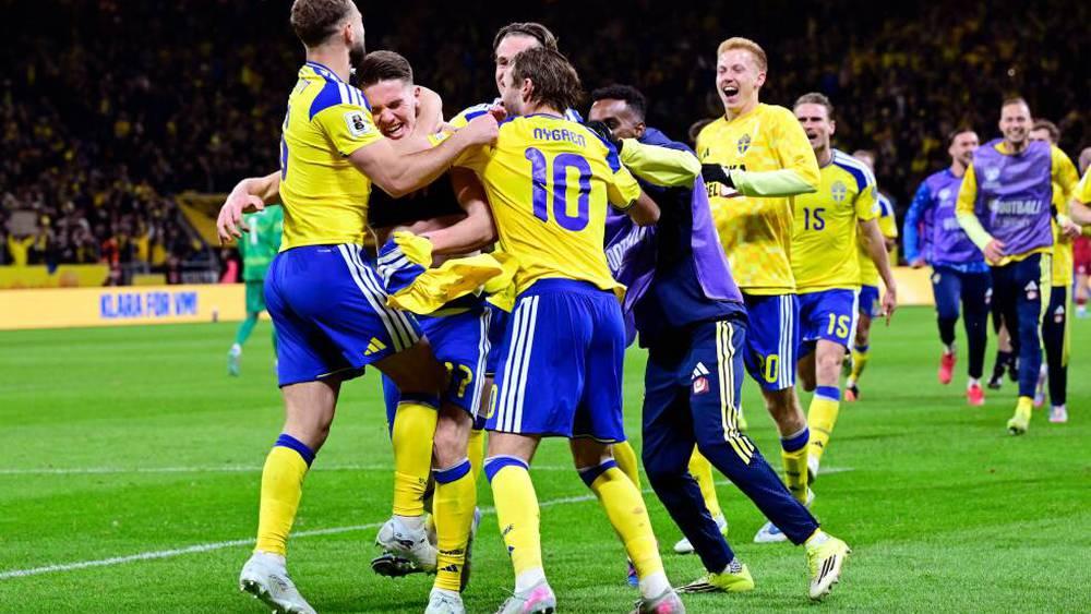 غراهام بوتر يقود منتخب السويد إلى نهائيات كأس العالم بعد الفوز على بولندا