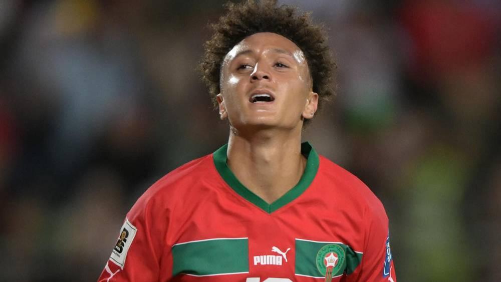 بنصغير يتوجه باعتذاره للشعب المغربي: "تصرفت دون نية حقيقية.. أحب بلدي كثيرا وأتمنى العودة للملعب لأرد لكم هذه الثقة"