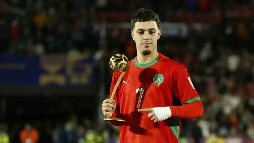 معما: "لست من اللاعبين الذين يوزعون قمصانهم.. أنا دائما حذر لأنه لا يمكنك معرفة ما قد يفعله الناس بأغراضك"