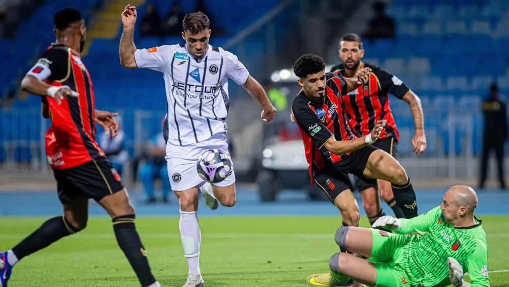 مدرب الرياض بعد التعادل أمام الشباب: "لعبنا ضد حمد الله الذي أراه من أفضل المهاجمين في تاريخ الدوري السعودي"