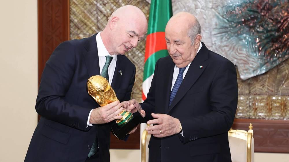 إنفانتينو يلتقي تبون في زيارته للجزائر ويُقدّم له هدايا تذكارية