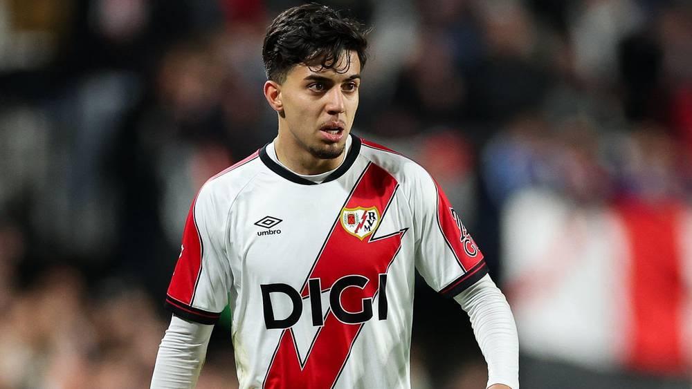 أخوماش عن الهتافات ضد المسلمين: "لا أفهم لماذا يحدث ذلك ولا تؤثر علي إطلاقا"