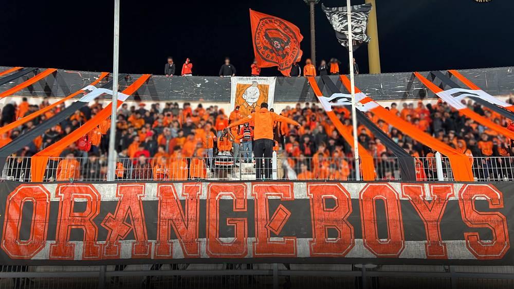 "أورونج بويز" تدعو جماهير بركان لتنقل "تاريخي" نحو الرباط قبل قمة الجيش في نصف نهائي العصبة