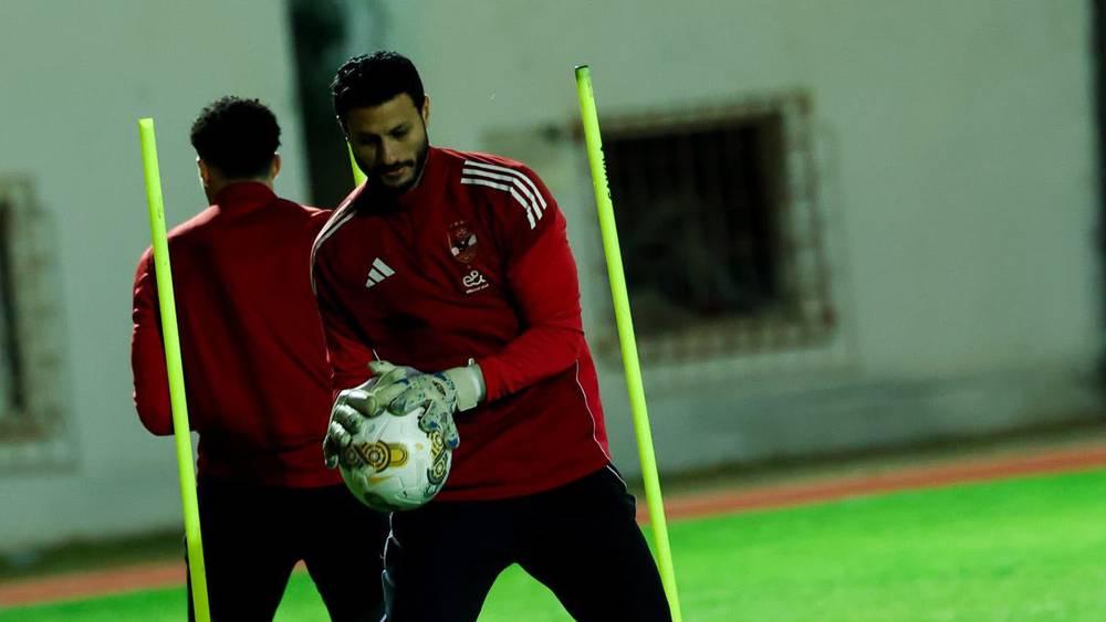 إيقاف محمد الشناوي حارس الأهلي لـ4 مباريات وتغريمه ماليا بسبب اعتدائه على حكم مباراة سيراميكا