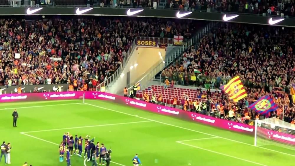 لاعبو برشلونة يثيرون الجدل بهتافات معادية لنادي إسبانيول بعد ديربي كتالونيا