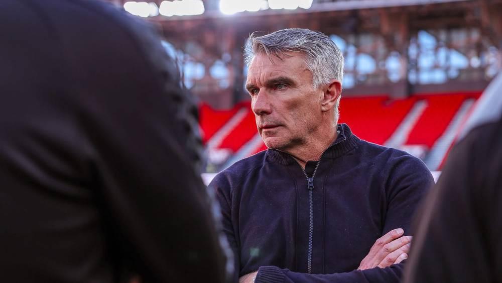 من بينهم بنعبيد ومصدق والعلالي.. كارتيرون يستدعي 21 لاعبا لمواجهة المغرب الفاسي