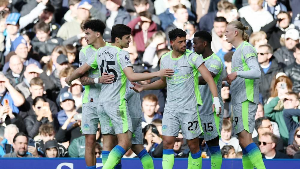 مانشستر سيتي يتجاوز تشيلسي ويقلص الفارق خلف أرسنال