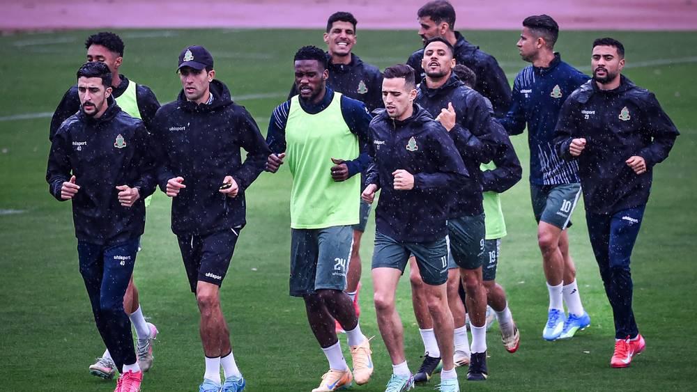 يقيم في السعيدية ويجري حصة مفتوحة مساء هذا الخميس.. تفاصيل استعدادات الجيش الملكي لمباراة الإياب أمام نهضة بركان