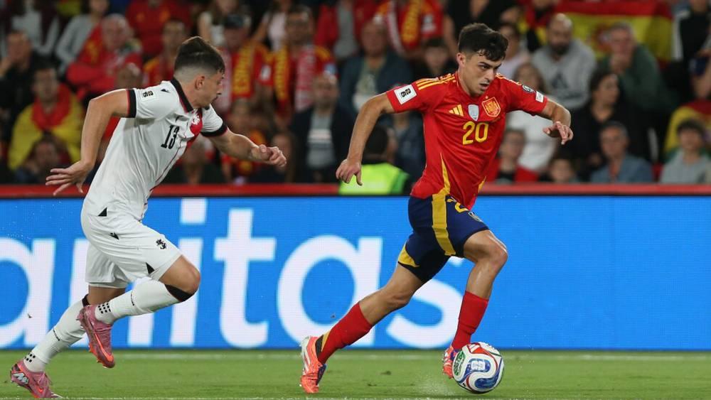 إعلان ملامح المجموعة الثامنة في كأس العالم بمواجهة مرتقبة بين إسبانيا وأوروغواي