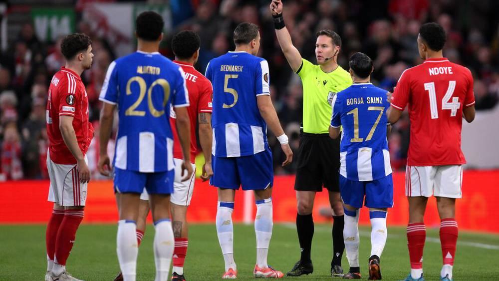 مخاوف من غياب كريس وود عن كأس العالم بعد إصابته في الدوري الأوروبي