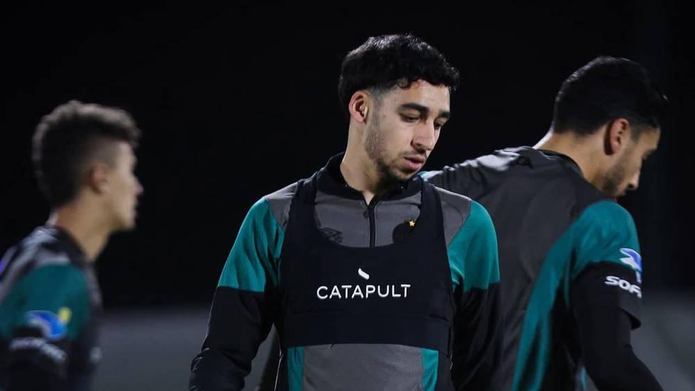 الشرايبي يعود لتداريب الرجاء بعد تعافيه من تسمم غذائي