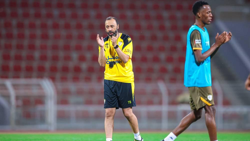 السكتيوي يقود أول حصة تدريبية رفقة المنتخب العماني