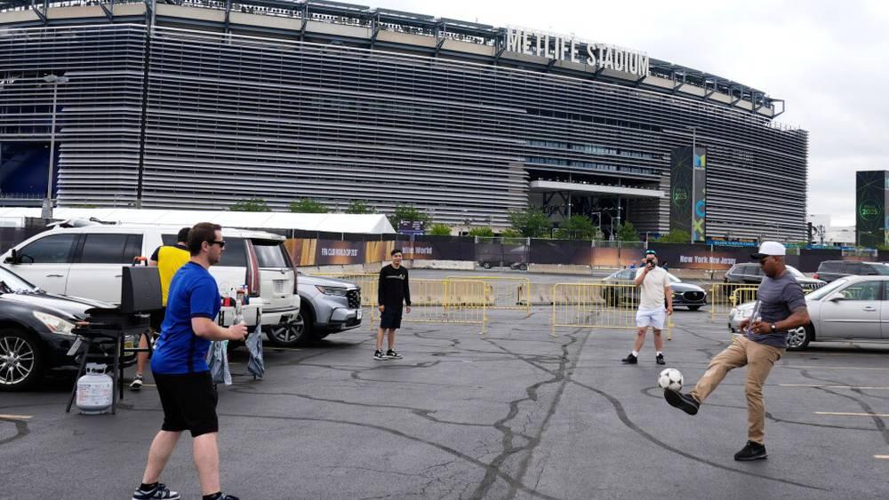 "الفيفا" يطرح تذاكر إضافية لمباريات المونديال بعد شكاوى جماهيرية