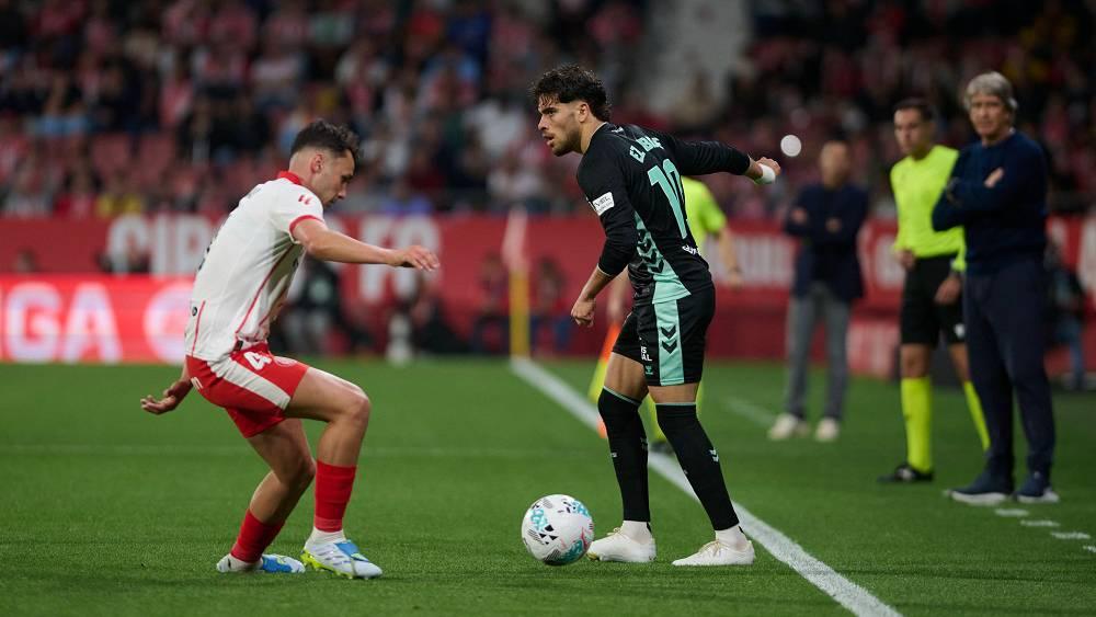 بهدف وتمريرتين حاسمتين.. الزلزولي يقود ريال بيتيس للفوز على جيرونا (2-3) وأوناحي يترك بصمته