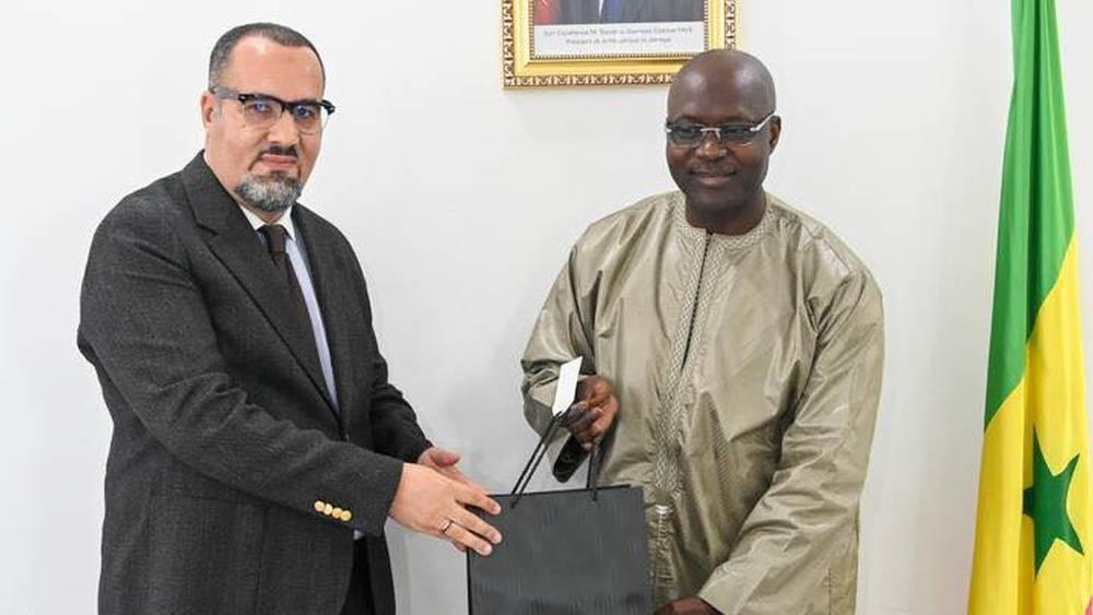 سفير الجزائر في دكار يصرح: "كانت أولويتي هي تهنئة أخي على اللقب الأفريقي".. ورئيس الاتحاد السنغالي يردّ: "أشكره لأنه أراد القيام بزيارة مجاملة"