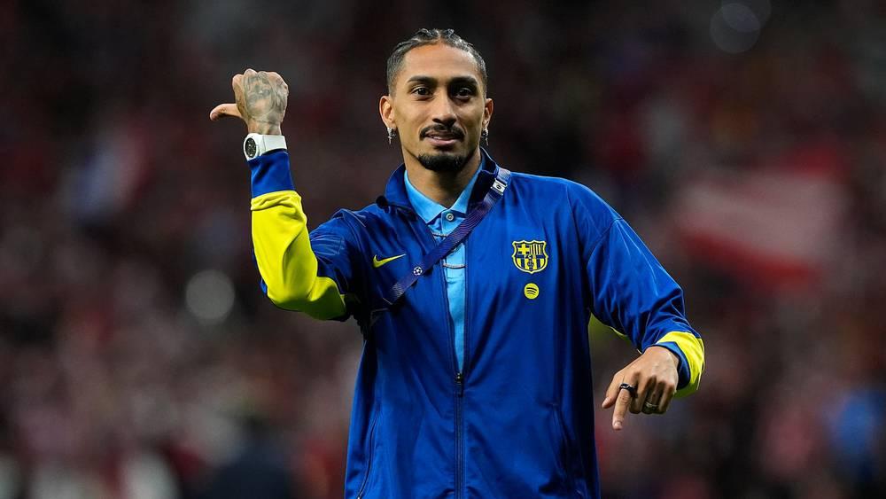 رافينيا عن مراهقته: "بعد التداريب كنت أقف في الشارع وأطلب من الناس أن يشتروا لي شيئًا آكله وأصدقائي كانوا أفضل مني في كرة القدم"