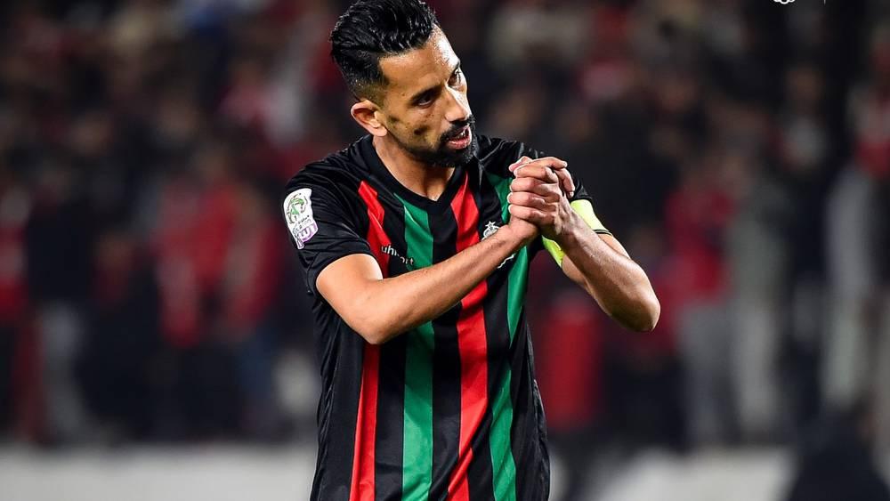 الجيش الملكي يستعيد خدمات عميده رييع حريمات في "الكلاسيكو" بعد استنفاده لعقوبة الإيقاف