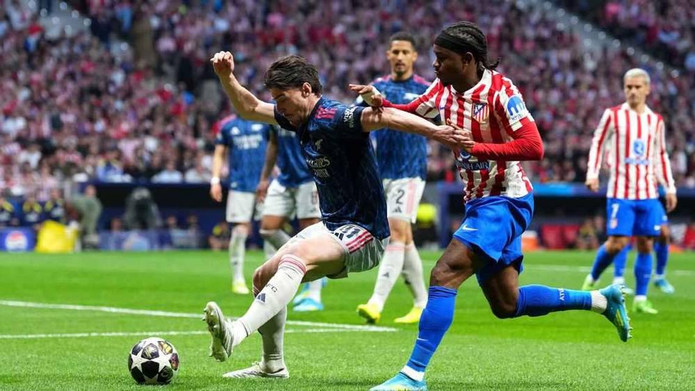 التعادل يحسم ذهاب نصف نهائي دوري أبطال أوروبا بين أتلتيكو مدريد وأرسنال (1-1)