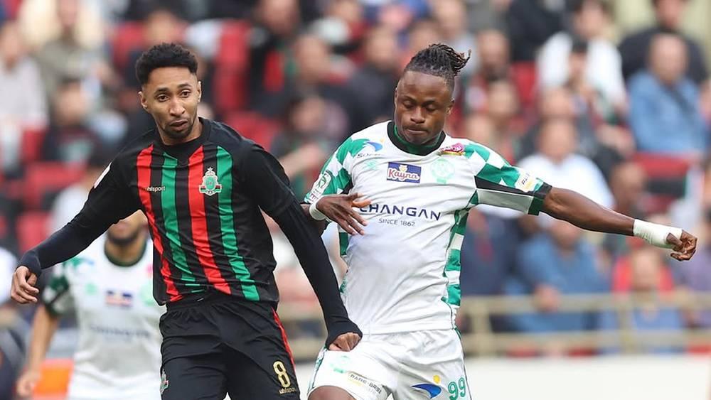 البطولة الاحترافية/ الجيش الملكي يفوز بـ"الكلاسيكو" (2-1) ويُزيح الرجاء الرياضي من الوصافة