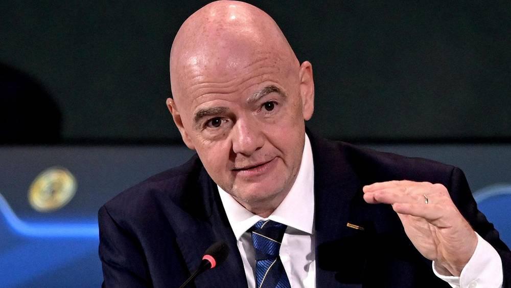 إنفانتينو: "إذا غادر أي لاعب أرضية الميدان دون إذن الحكم فستُشهر في حقه بطاقة حمراء.. نحن نريد الاحترام"