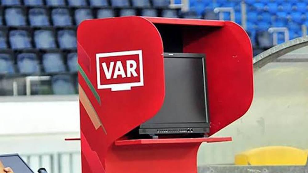احتجاجات الأندية على التحكيم تعود للواجهة وسط مطالب بكشف تسجيلات الـ"VAR" تكريسًا للشفافية