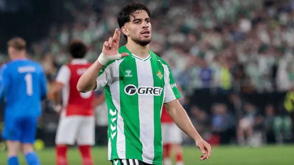 الزلزولي يحصد جائزة أفضل لاعب في ريال بيتيس لشهر أبريل الماضي
