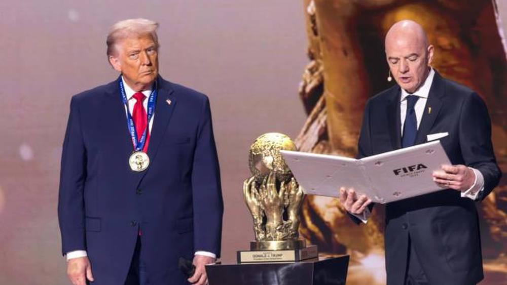 ترامب ينتقد غلاء تذاكر كأس العالم 2026 ويلمح إلى تحرك حكومي