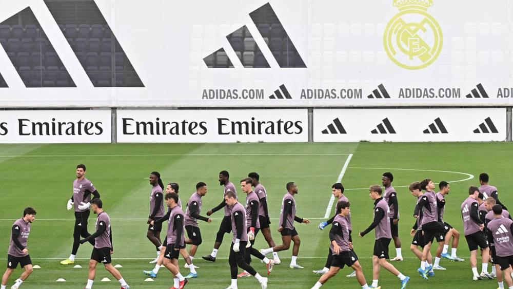 أربيلوا يعلن جاهزية تشواميني وعودة كورتوا لقائمة ريال مدريد أمام برشلونة