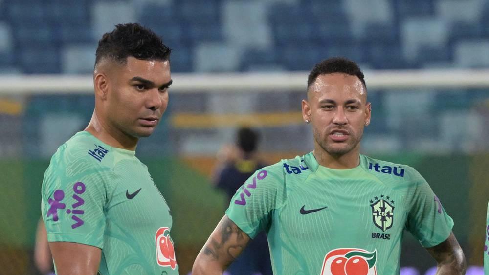 كاسيميرو منزعع: "دائما نأتي لنتحدث عن نيمار.. المنتخب يضم 26 لاعبا!"