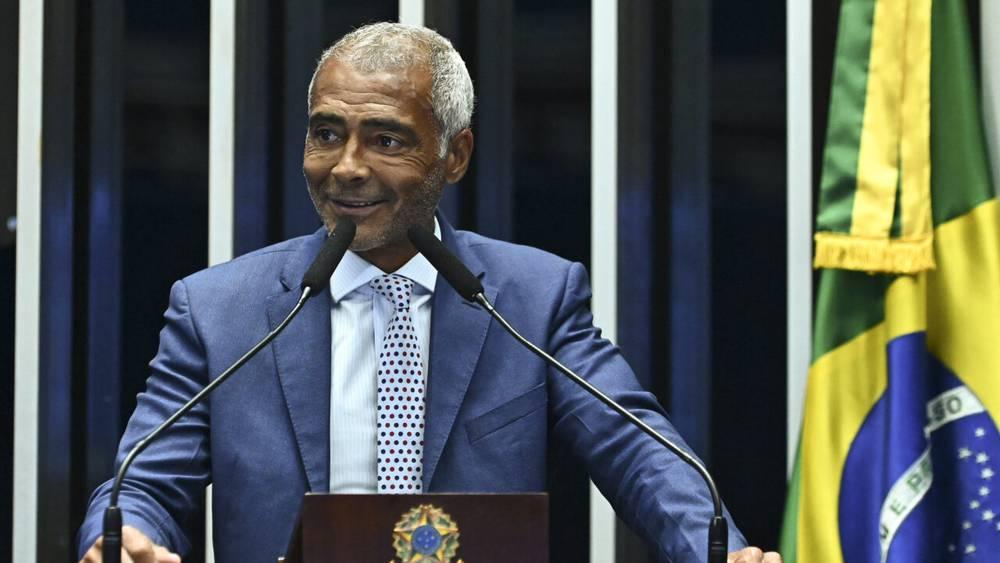 روماريو: "أعتبر نفسي واحداً من أعظم 5 لاعبين في التاريخ وفوز البرازيل بكأس العالم سيجلب السعادة لشعبنا الذي يعاني"