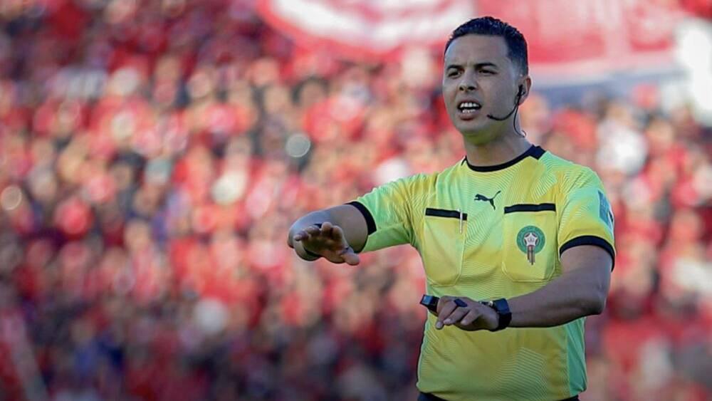 بوسليم يقود مباراة الدفاع الجديدي وأولمبيك الدشيرة.. تعيينات حكام الجولة الـ24 من البطولة الاحترافية