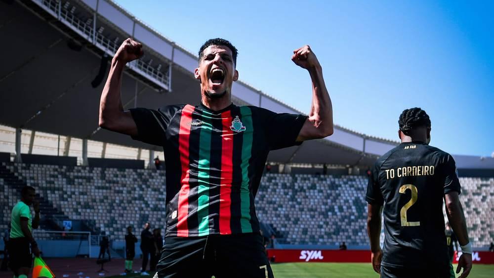 الجيش الملكي يفوز على الوداد الرياضي ويصعد إلى صدارة البطولة الاحترافية (2-1)