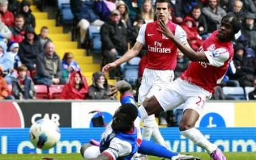 بلاكبيرن يهزم أرسنال 4-3