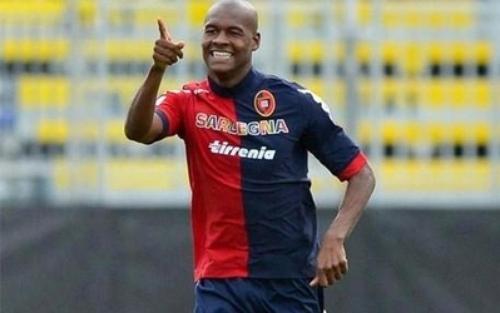 كالياري يعلن عن انتقال مهاجمه لبرشلونة