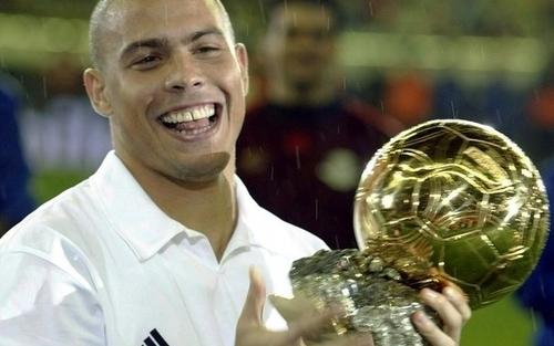 رونالدو أصغر لاعب فاز بالكرة الذهبية