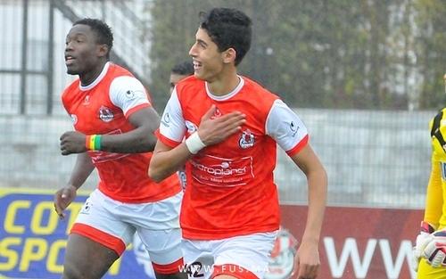 نايف أكرد وقع عقده الإحترافي الأول في مسيرته