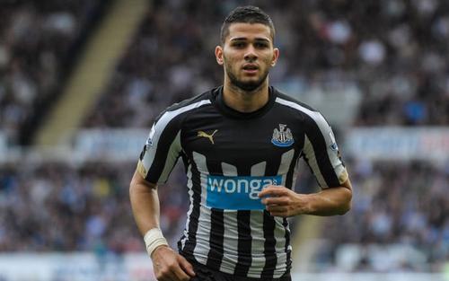 رسمياً: نيوكاسل يبيع لاعبه الجزائري عبيد