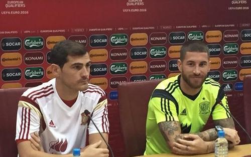 راموس ينضم إلى قائمة المدافعين عن بيكيه